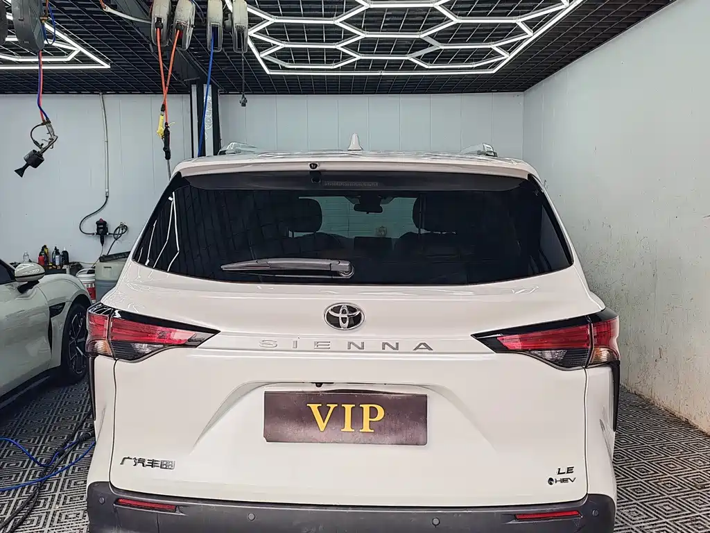 Toyota Sienna — миниатюра 9