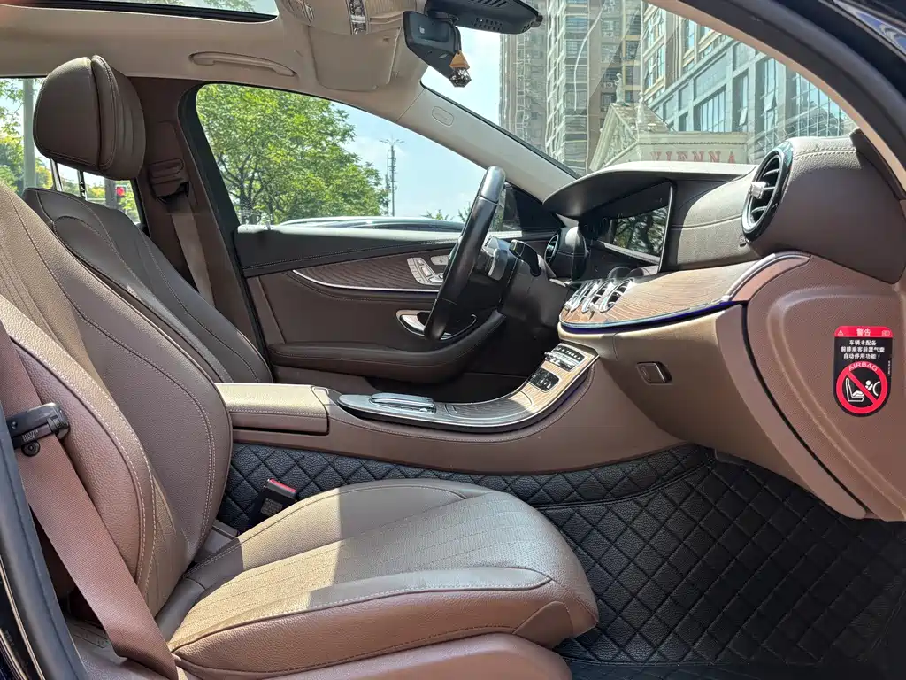 Mercedes-Benz E-Class — миниатюра 11