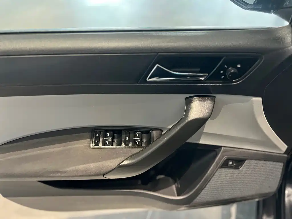 Skoda Rapid — миниатюра 16