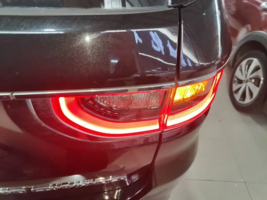 Jeep Grand Commander — миниатюра 8
