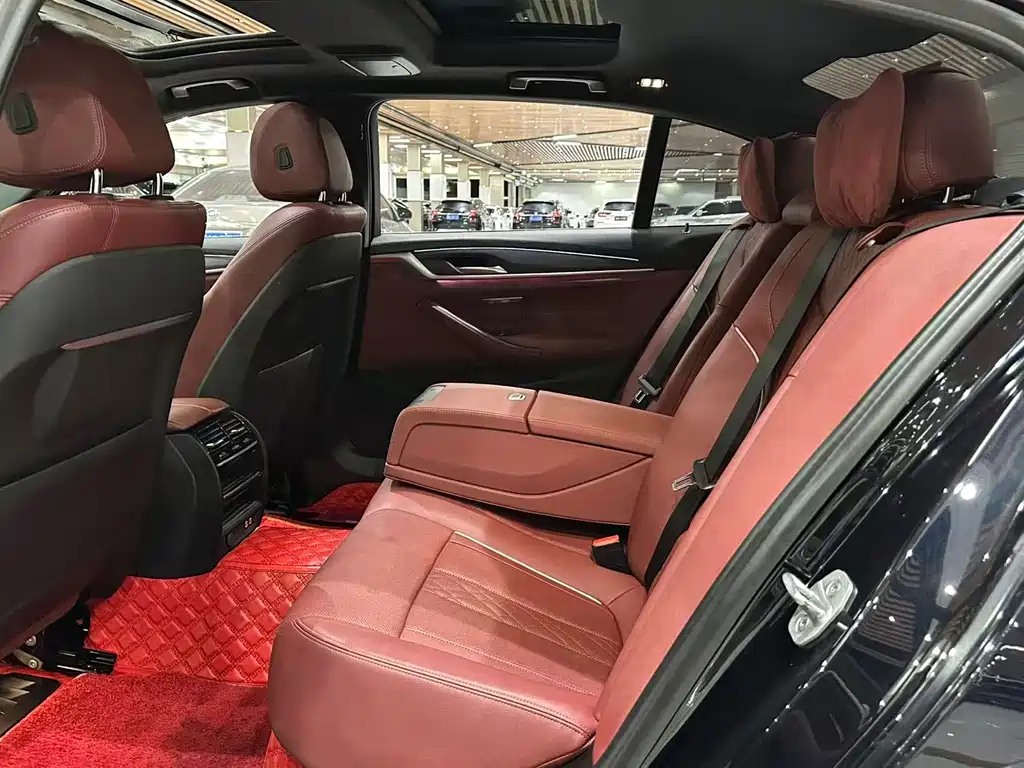 BMW 5 Series — миниатюра 10