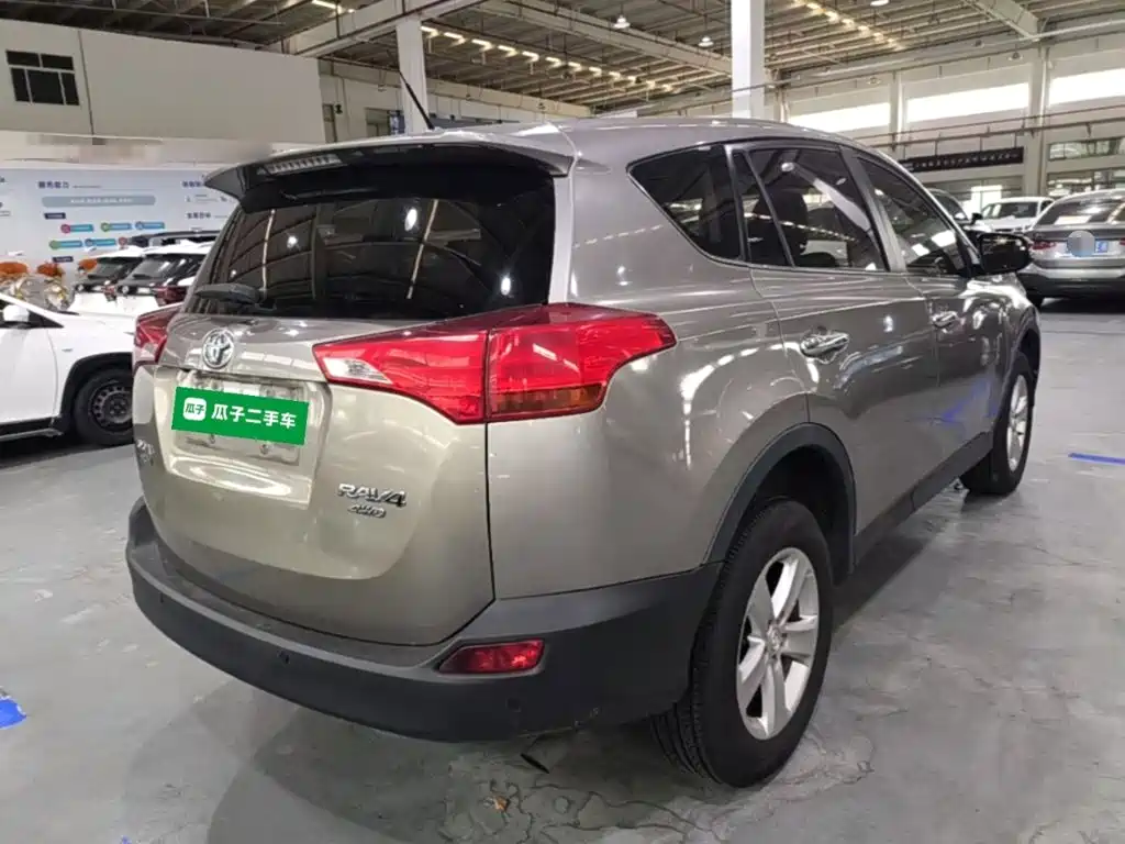 Toyota RAV4 — миниатюра 7