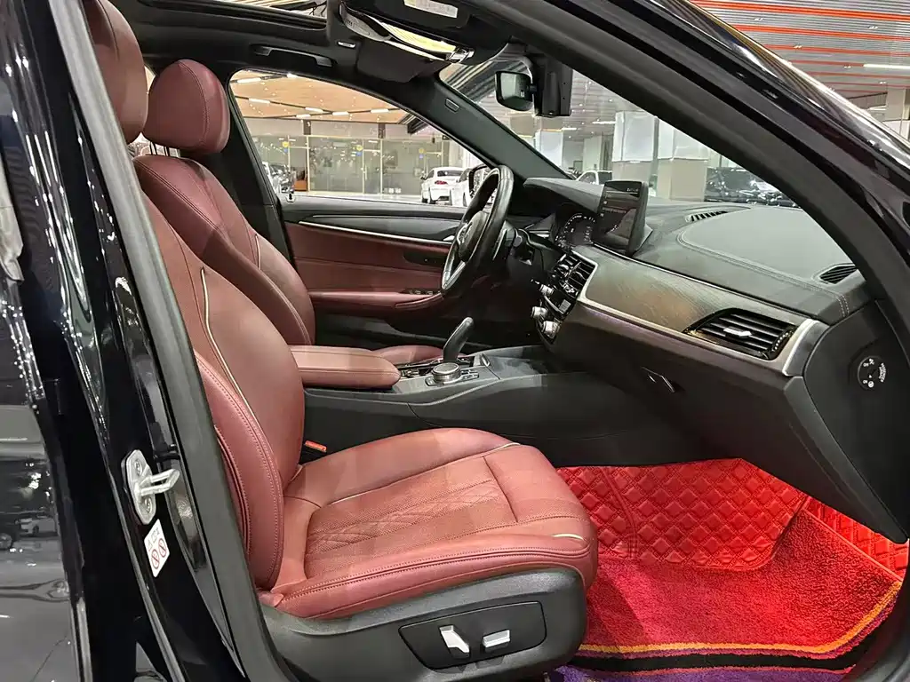 BMW 5 Series — миниатюра 11