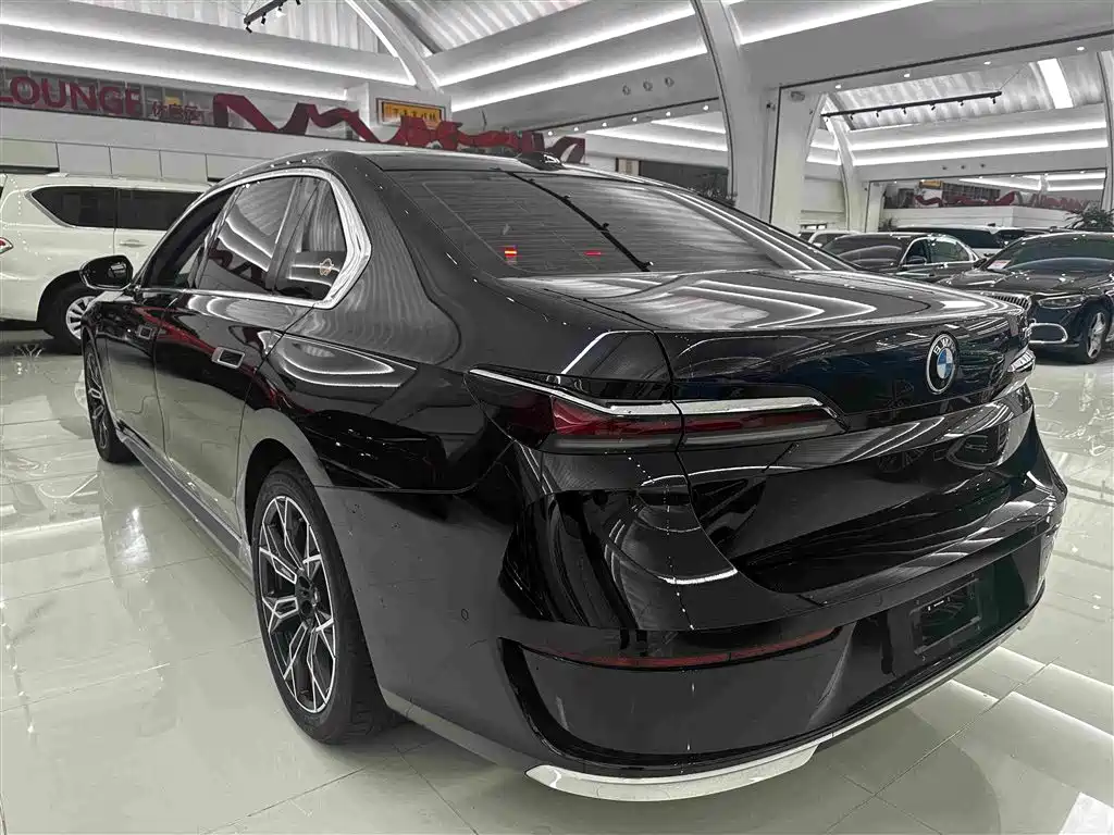 BMW 7 Series — миниатюра 18