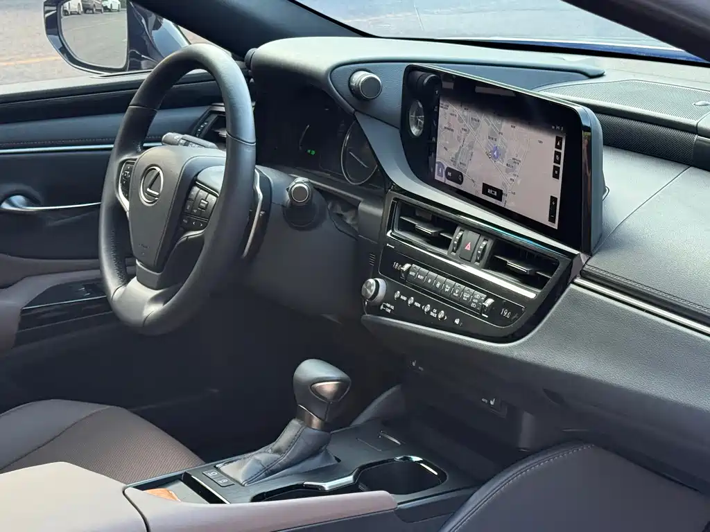 Lexus ES — миниатюра 10