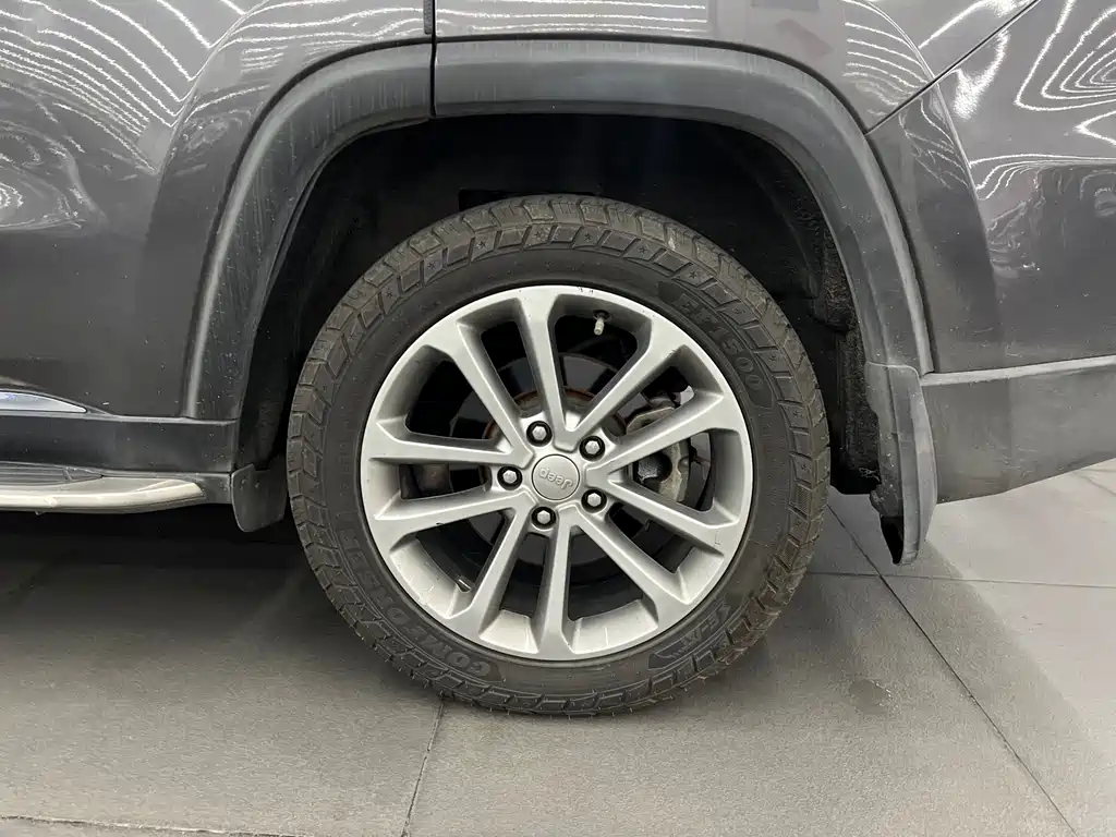 Jeep Grand Commander — миниатюра 8