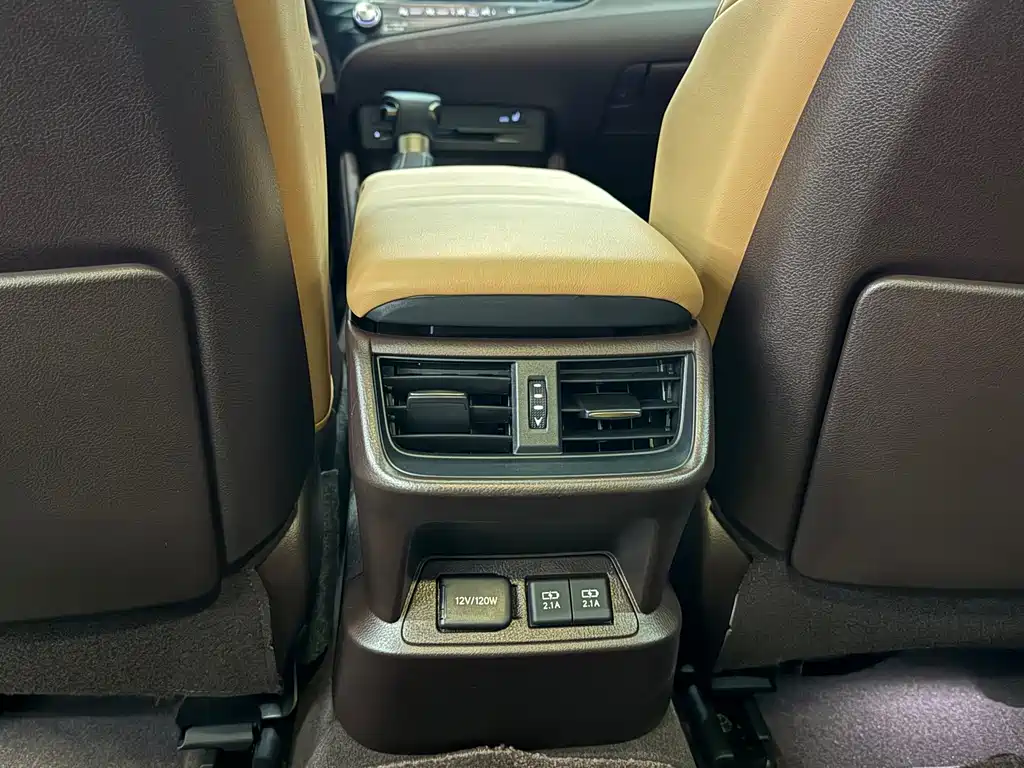 Lexus ES — миниатюра 11