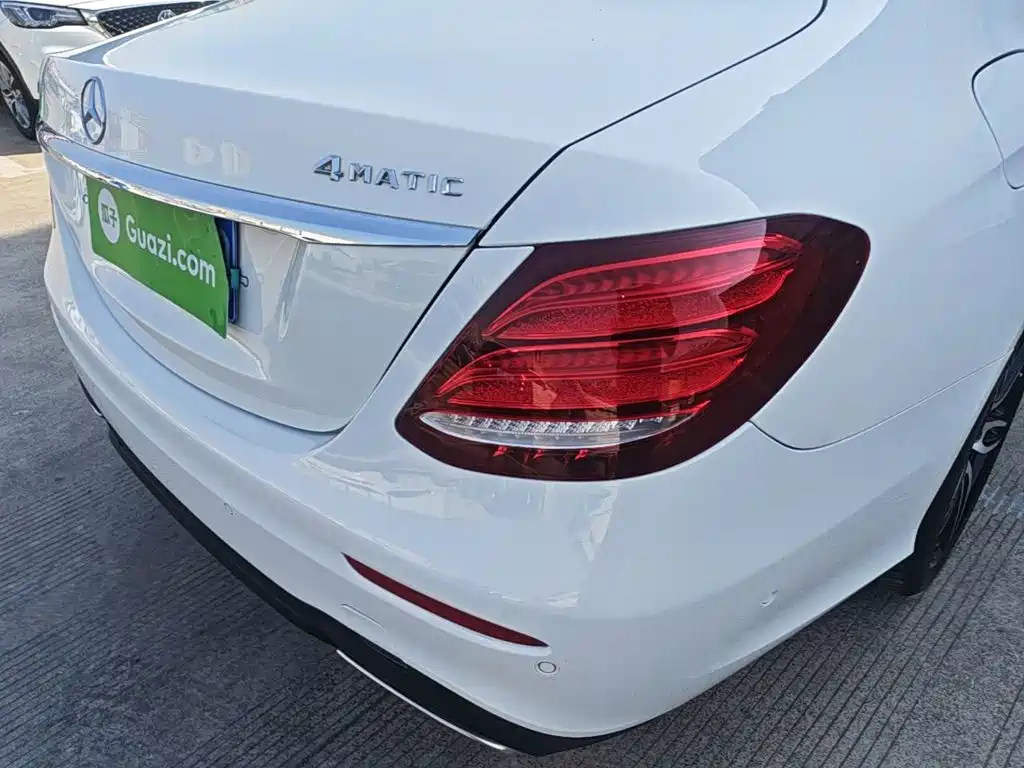 Mercedes-Benz E-Class — миниатюра 8