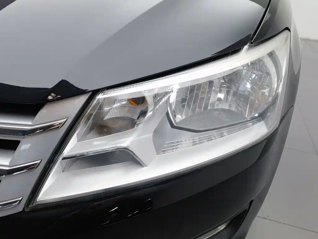 Volkswagen Santana — миниатюра 7