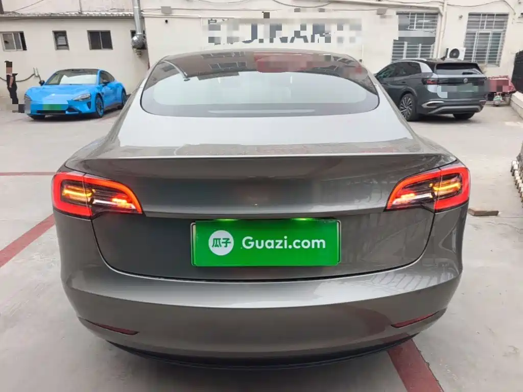 Tesla Model 3 — миниатюра 6