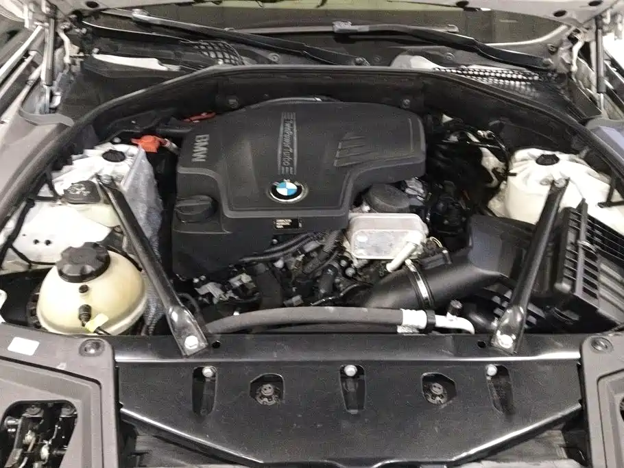 BMW 5 Series — миниатюра 10