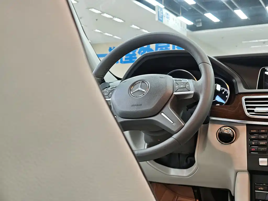 Mercedes-Benz E-Class — миниатюра 16