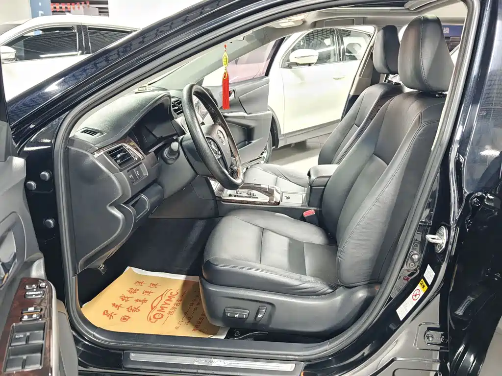 Toyota Camry — миниатюра 5