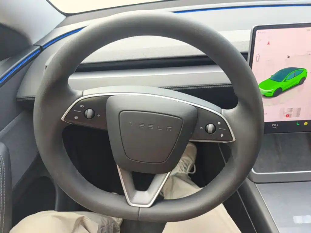 Tesla Model Y — миниатюра 11