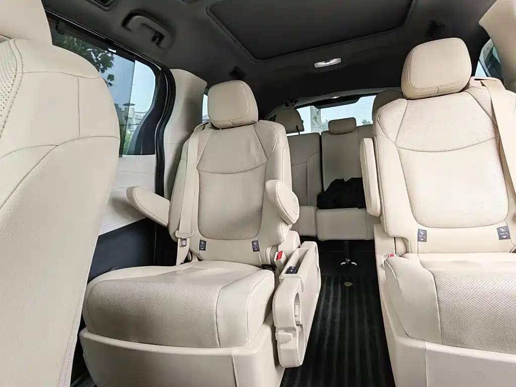 Toyota Granvia — миниатюра 5