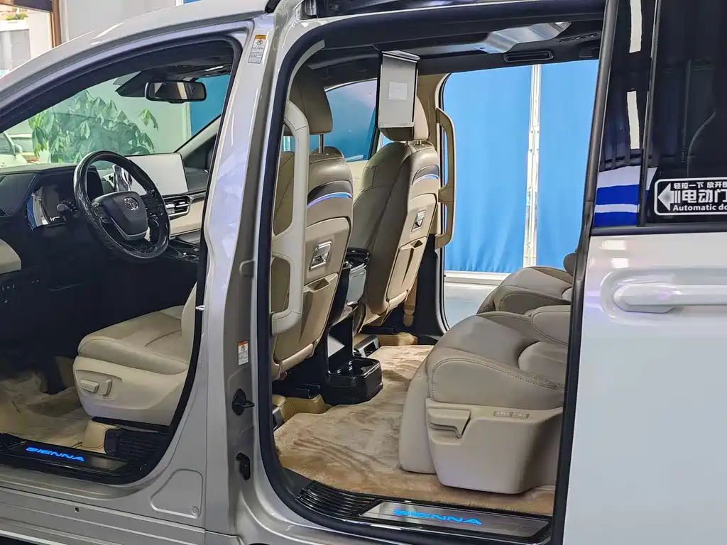 Toyota Sienna — миниатюра 8