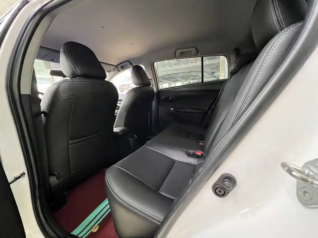 Toyota Yaris L — миниатюра 7