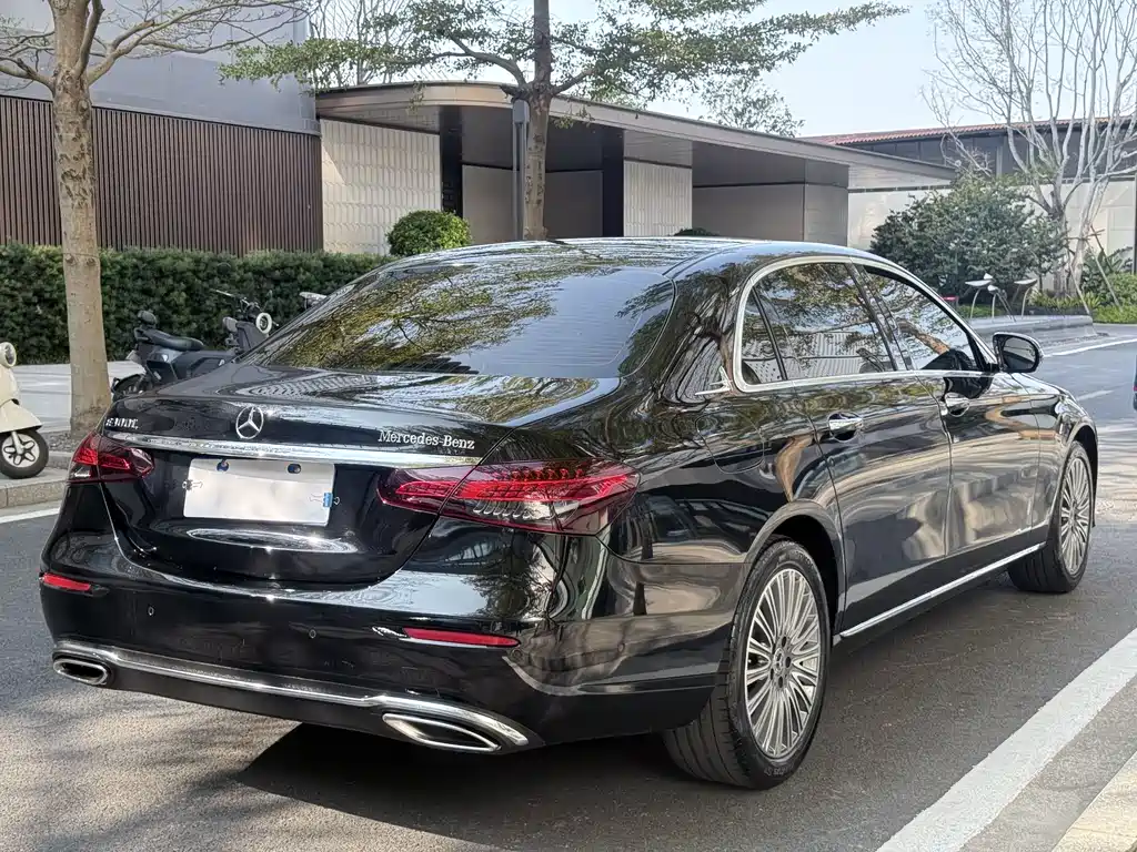 MERCEDES-BENZ E CLASS