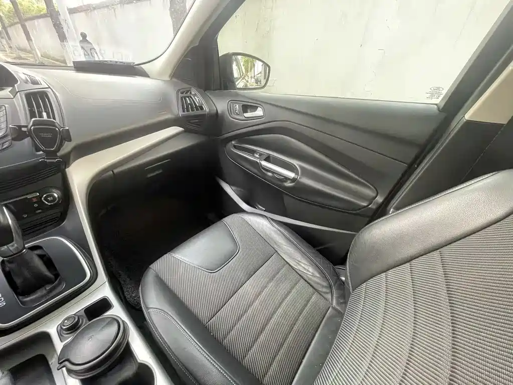 Ford Kuga — миниатюра 15