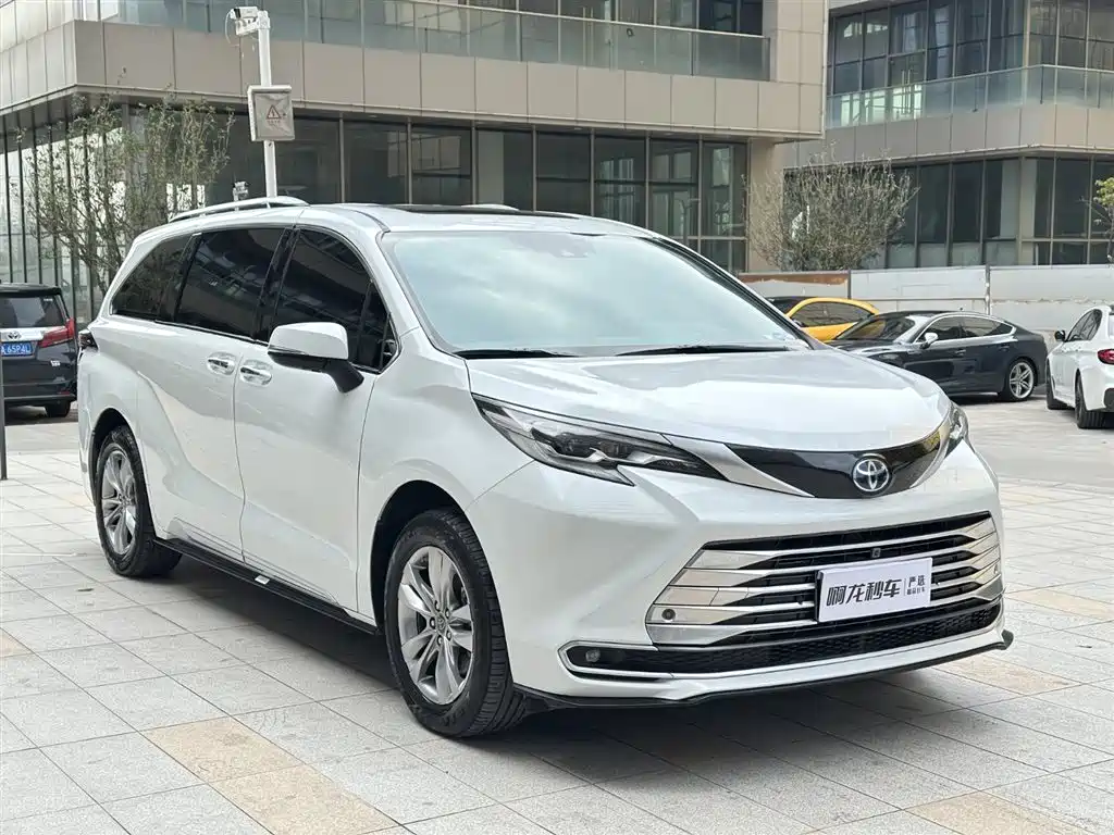 TOYOTA SIENNA