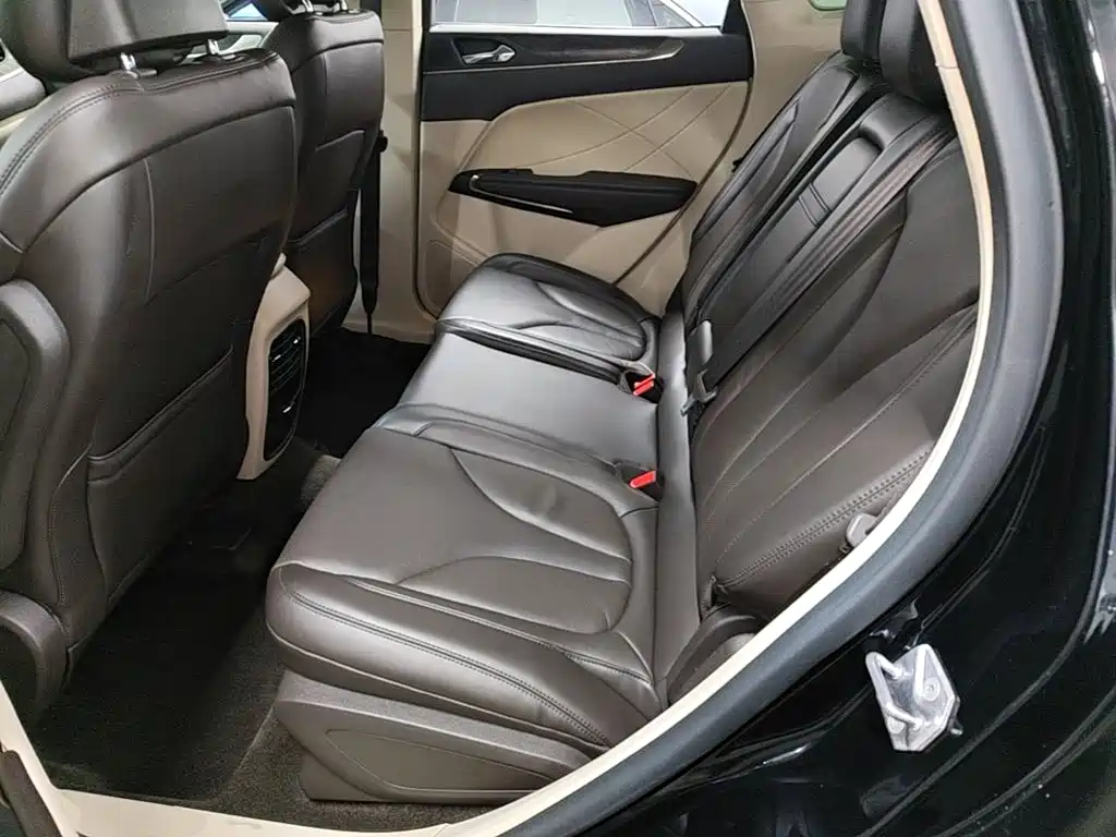 Lincoln MKC — миниатюра 17