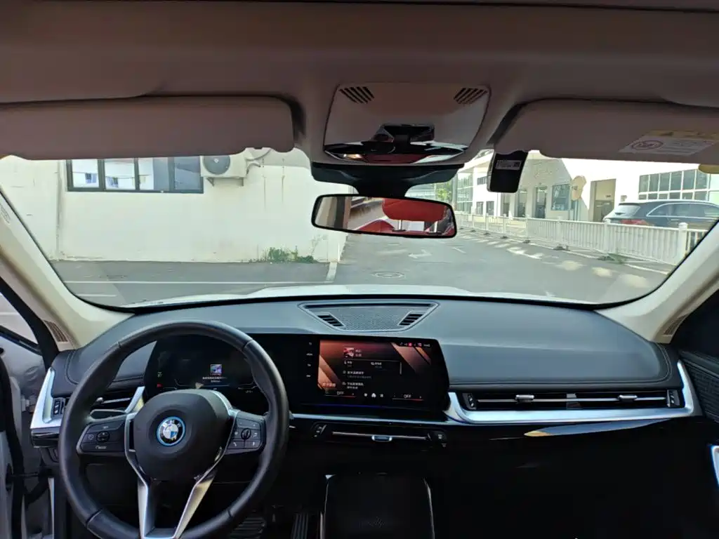 BMW iX1 — миниатюра 10