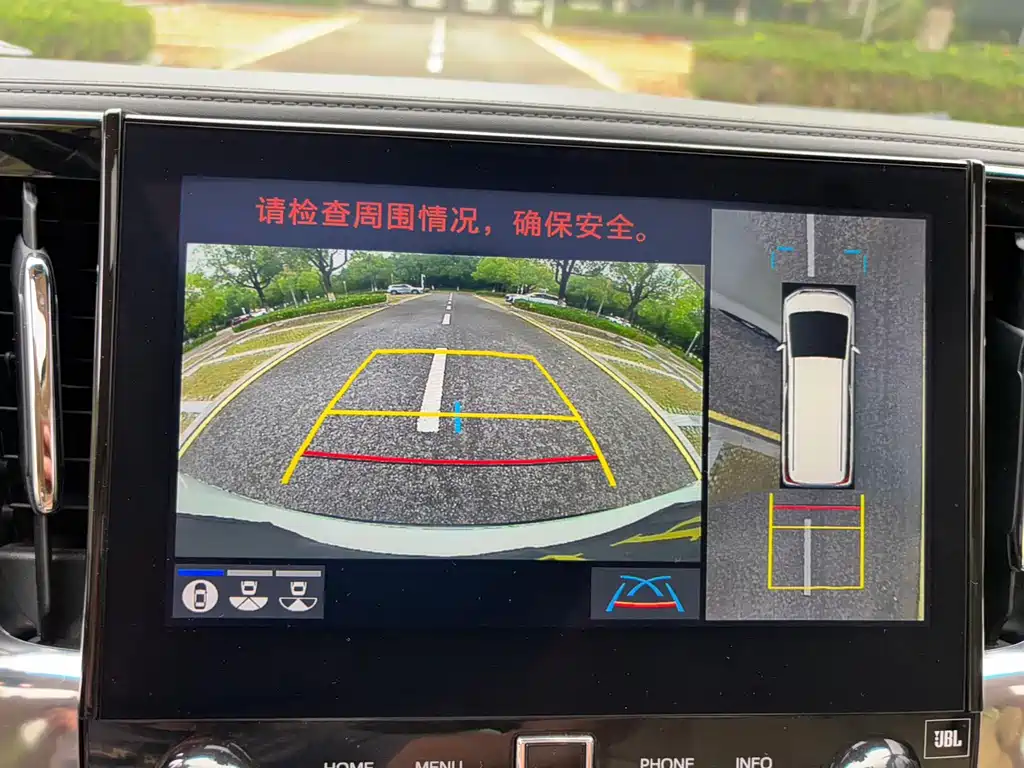 Toyota Alphard — миниатюра 16