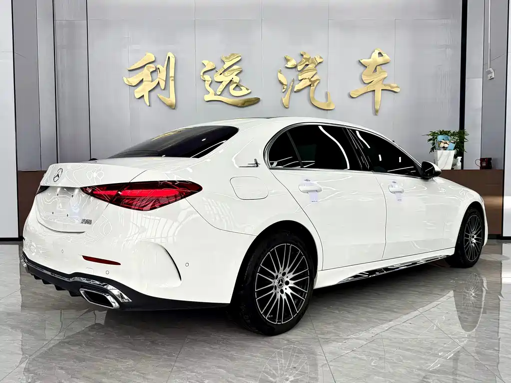 Mercedes-Benz C-Class — миниатюра 16