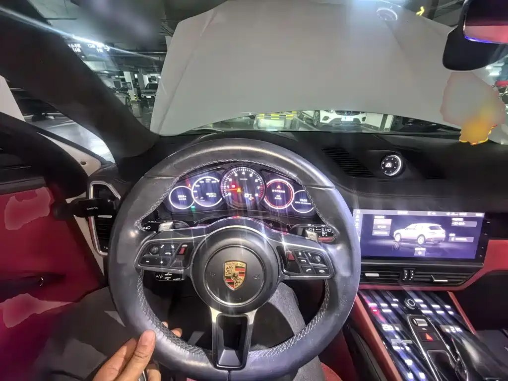Porsche Cayenne — миниатюра 11