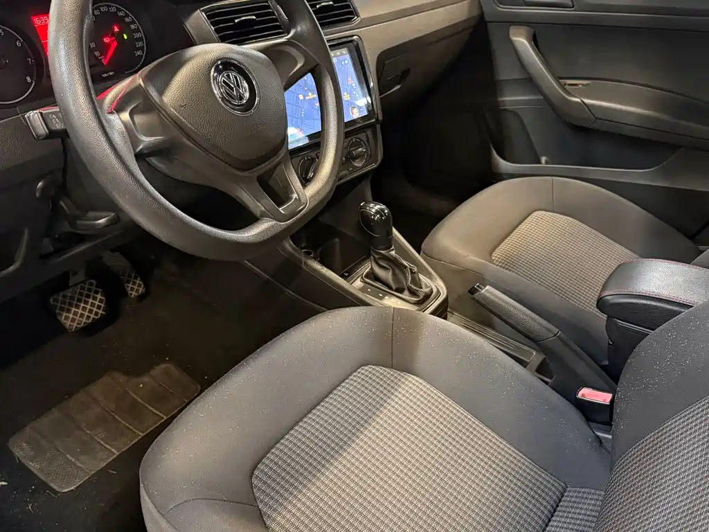 Volkswagen Santana — миниатюра 5