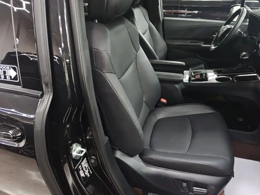 Toyota Granvia — миниатюра 25
