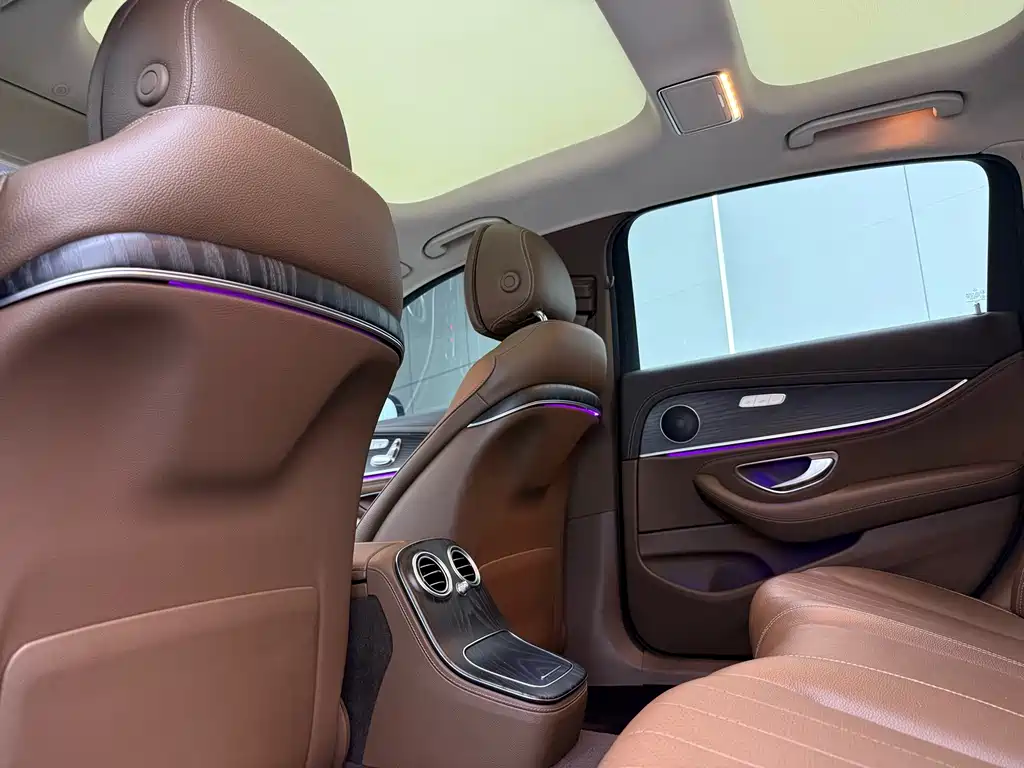 Mercedes-Benz E-Class — миниатюра 9