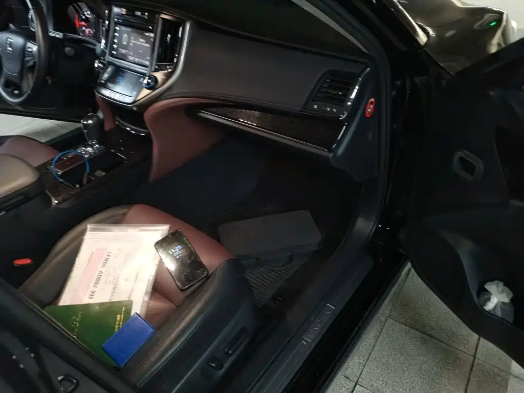 Toyota Crown — миниатюра 19