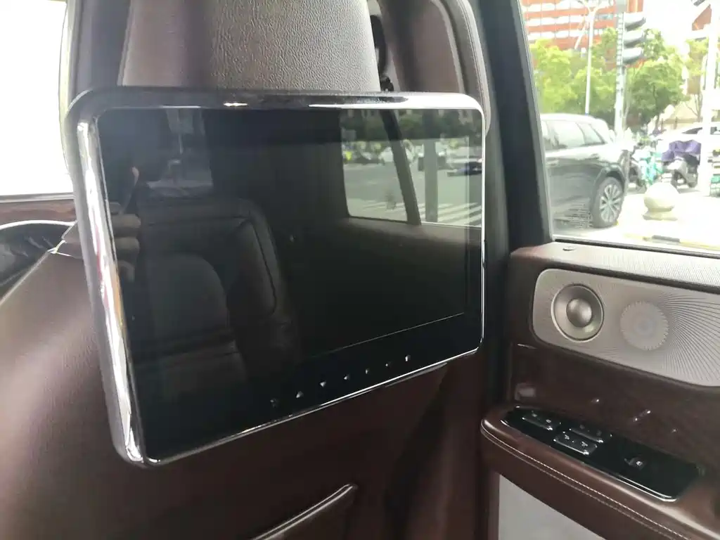 Lincoln Navigator — миниатюра 12