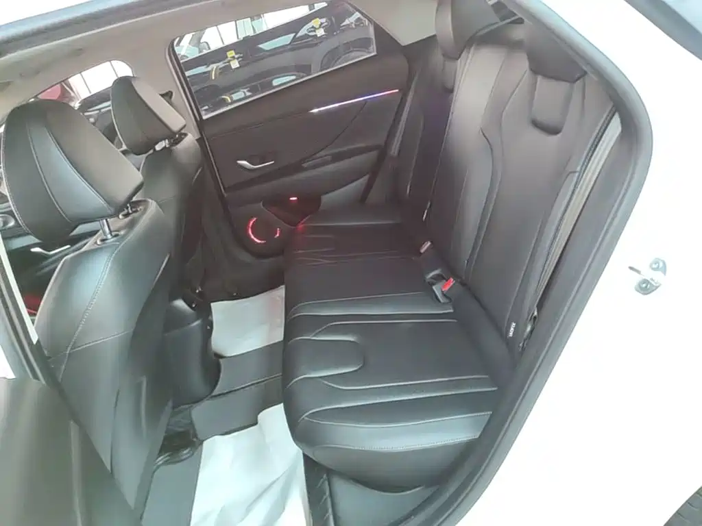 Hyundai Elantra — миниатюра 17