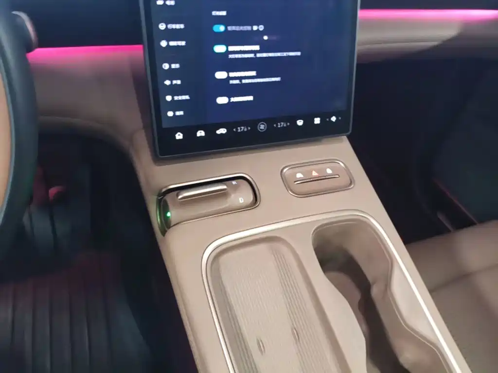 NIO ES6 — миниатюра 9