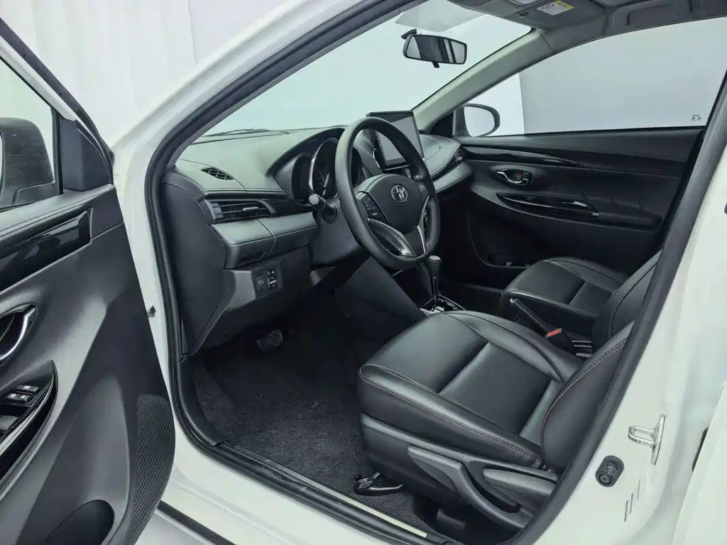 Toyota Yaris L — миниатюра 10