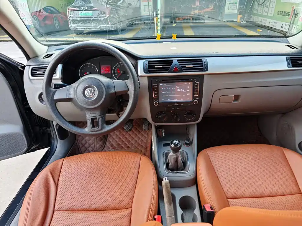 Volkswagen Bora 2012 1.6L MT Fashion