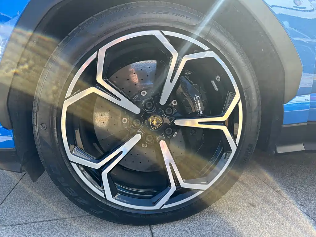 Lamborghini Urus — миниатюра 12