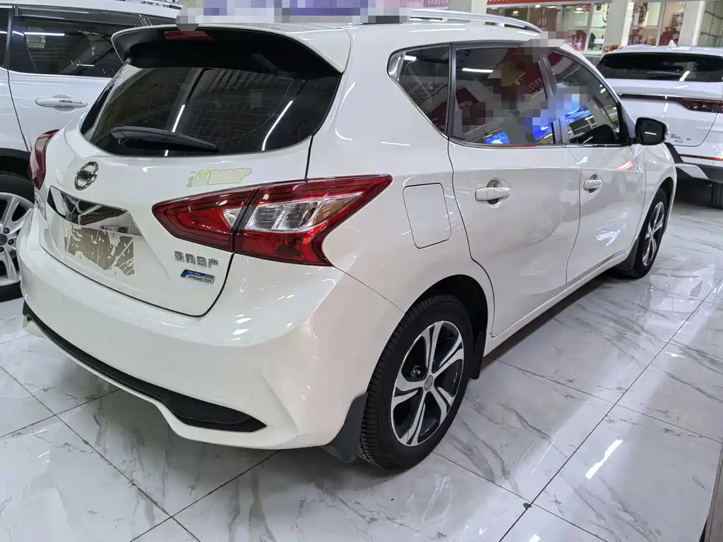 NISSAN TIIDA
