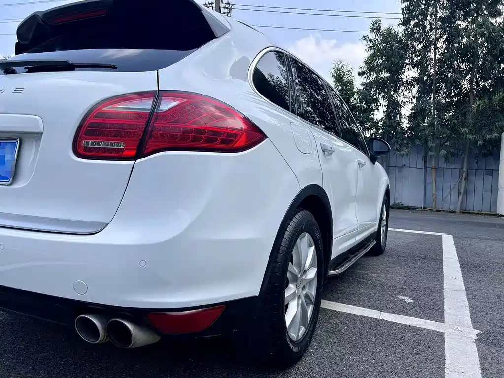 Porsche Cayenne — миниатюра 8