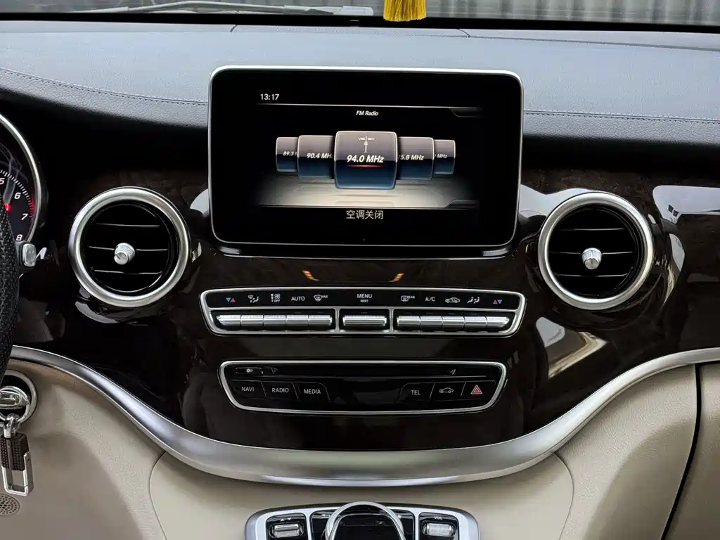 MERCEDES-BENZ V CLASS