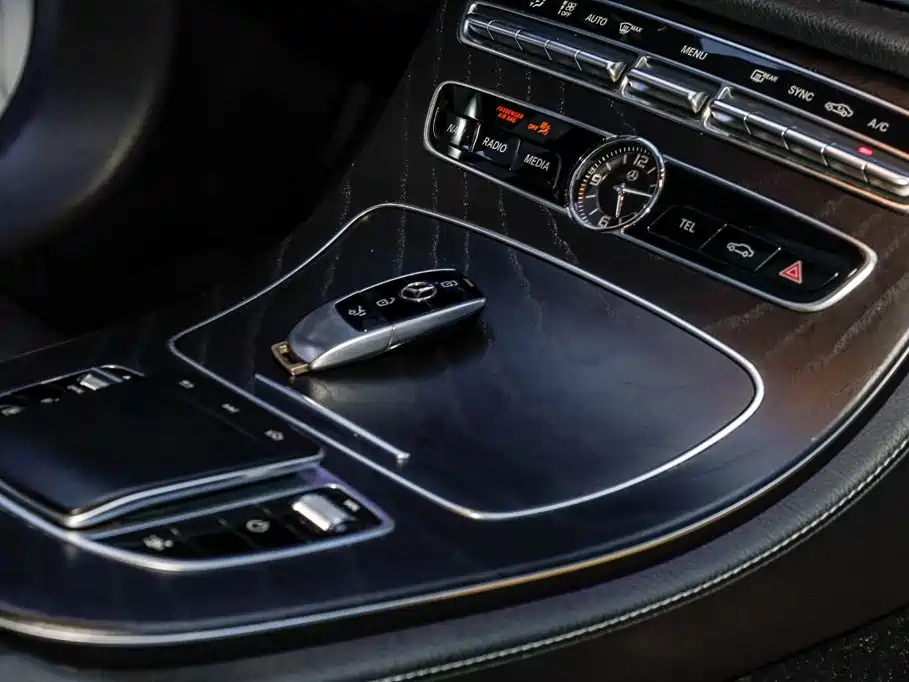 Mercedes-Benz E-Class (Import) — миниатюра 28