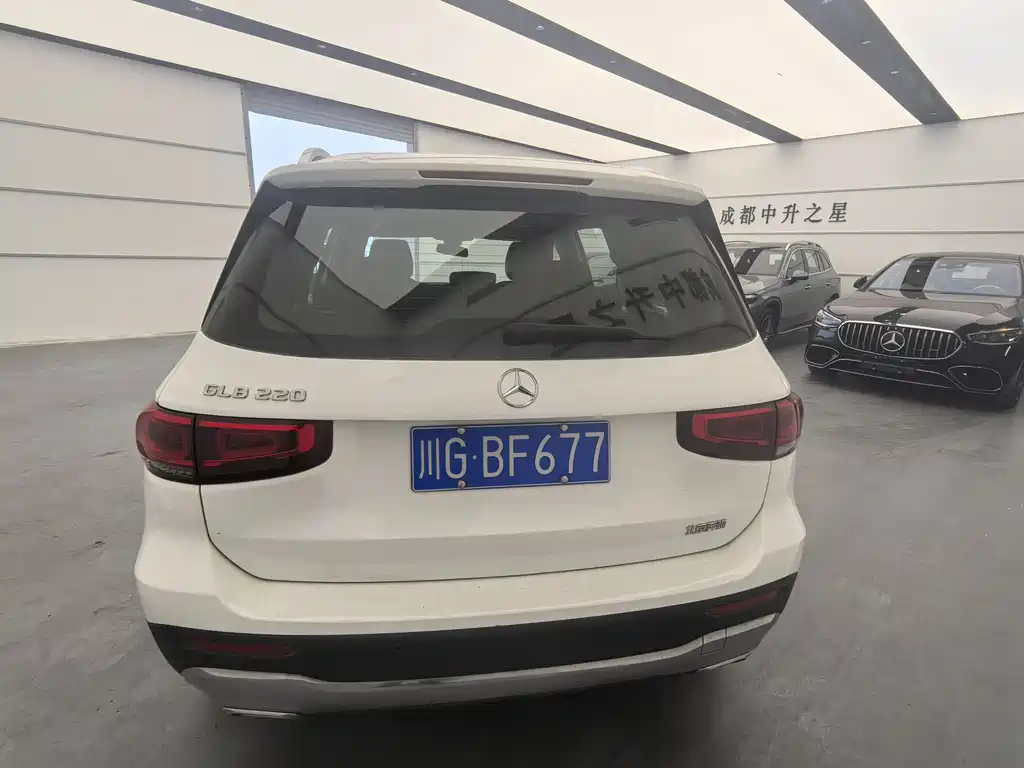 MERCEDES-BENZ GLB