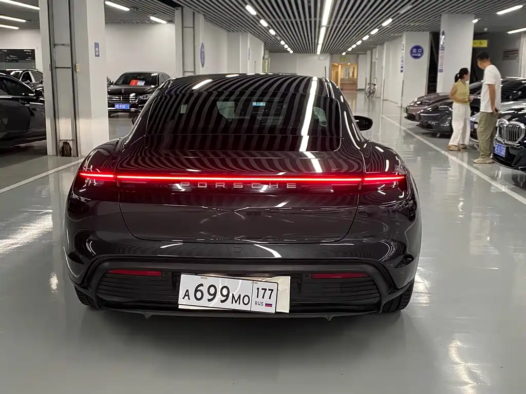 Porsche Taycan — миниатюра 13
