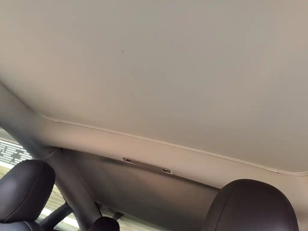 Tesla Model 3 — миниатюра 18