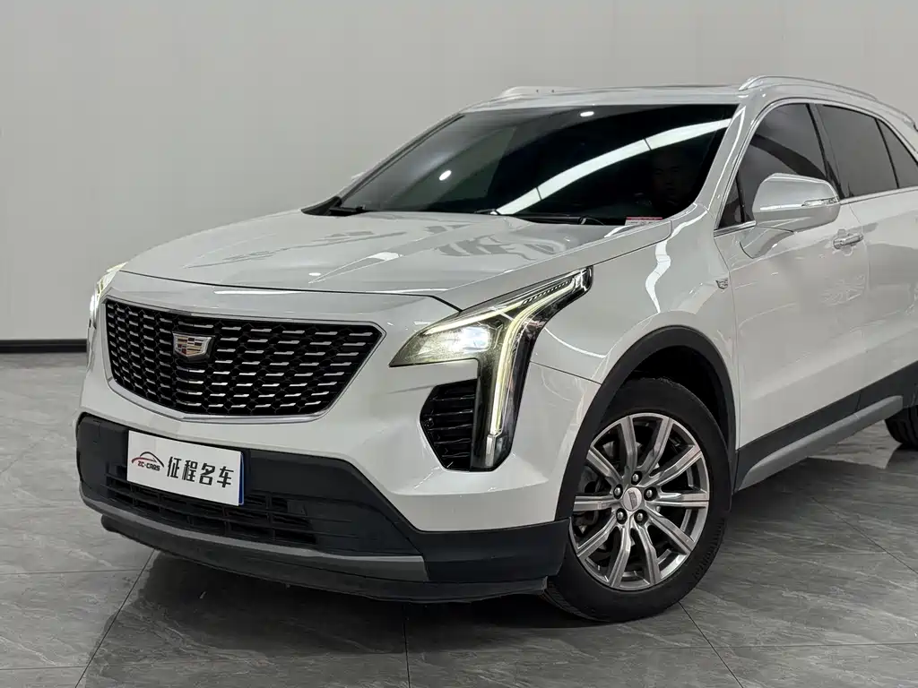 CADILLAC XT4