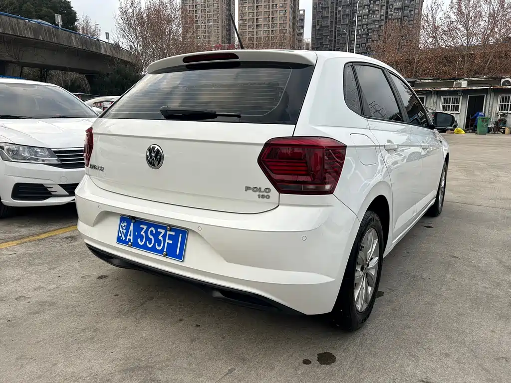 VOLKSWAGEN POLO