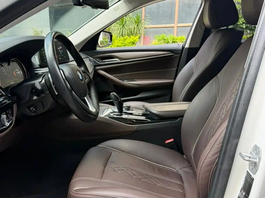 BMW 5 Series — миниатюра 4