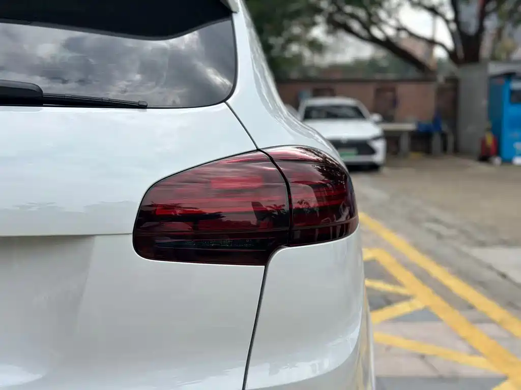 Porsche Cayenne — миниатюра 26